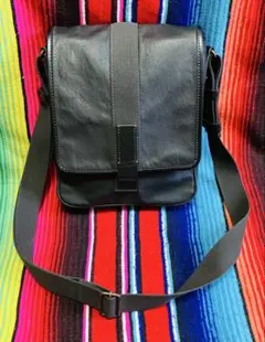 TAKEO KIKUCHI メンズ 黒レザーショルダーバッグ　日本製　USEDのサムネイル