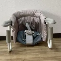 ベビー用イングリッシーナのテーブルチェア、グレー色、トレイ付き