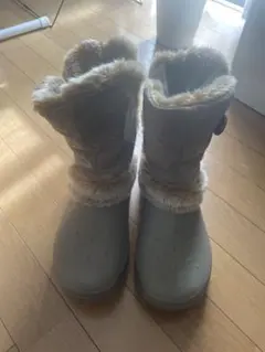 Crocs ファー付きブーツ ベージュ（ブラウンに近い）のサムネイル