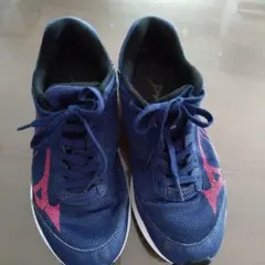 ミズノ　スニーカー　23.5センチ