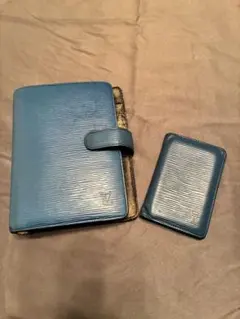 ルイ・ヴィトンLouis Vuitton 青エピレザー 手帳とカードケースセット