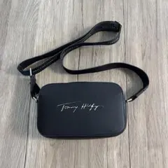 Tommy Hilfiger ショルダーバッグ ブラック ロゴ