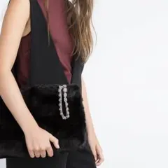 【新品未使用】ZARA フェイクファー クラッチバッグ