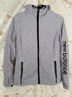 new balance フード付きジャケット グレー