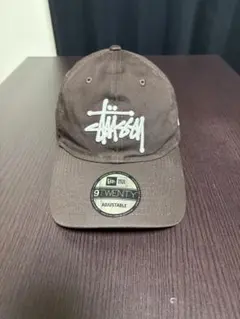 STUSSY　ニューエラ　コラボキャップ　ブラウン