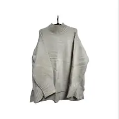 ライトグレー ハイネック ニット セーター