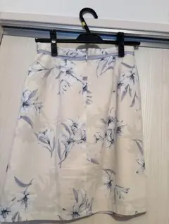 リランドチュール 白 花柄 タイトスカート