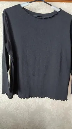 フリルネック ブラック 長袖Tシャツ