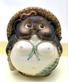 信楽焼　メス狸の置物　陶器製　リボン付 たぬきの陶器置物 和風置物のサムネイル