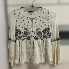 American Eagle Outfitters 刺繍入り長袖ブラウス XXSのサムネイル