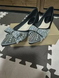 ブラック パール装飾 リボン付きパンプス