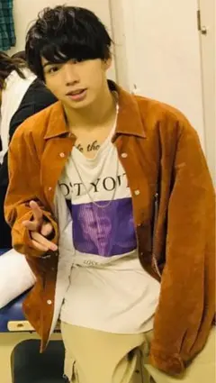 マイファス Hilo着用　discovered Tシャツ　美品のサムネイル
