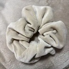 シュシュ ベージュ モコモコ