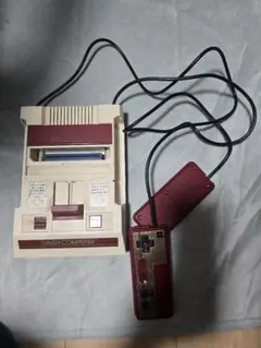 【スーパージャンク品】ファミコン本体　黄ばみ割れ汚れあり　良い味わい出まくり♪ スーパージャンク品】ファミコン本体 黄ばみ割れ汚れあり 良い味わい出