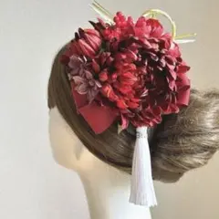 着物髪飾りに♡真っ赤な和菊と白いタッセルのヘアクリップ 赤　成人式　袴　入学式