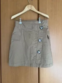 パンツスカート ベージュ スカート ボタンデザインのサムネイル
