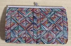 手作り感のある刺繍ポーチ　約23x12cmサイズ　☆多色を使った幾何学模様