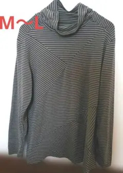 グレーとブラックのストライプ長袖トップス