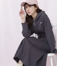 JILLSTUART ダイバーフーディーロングワンピース　チャコール