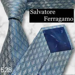 【極美品】サルヴァトーレフェラガモ　水色　総柄　 厚手　イタリア製シルクネクタイ