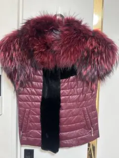 赤黒ファー付きノースリーブダウンジャケット　ベスト