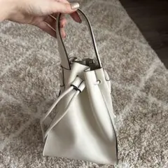 白 ハンドバッグ