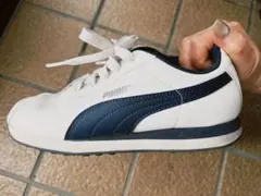 ネイビー スニーカー