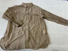 ブラウン長袖シャツ ボタン付き