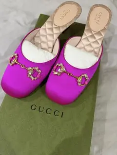 GUCCI ピンク ミュール サテン