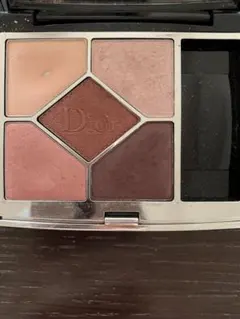 Dior サンククルールクチュール
1947 MISS DIOR