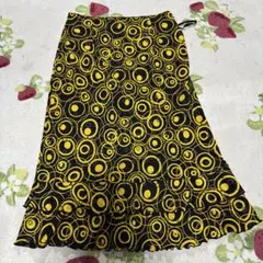 フレアスカート 黒と黄色の円形模様 膝丈