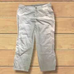 ✨GAP✨　ギャップ　カーキパンツ　白のサムネイル