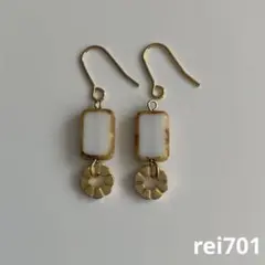 No.340 シンプル　チェコビーズスクエア　ホワイト　ピアス　イヤリング