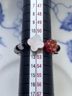 クローバーシェルと赤いチェコのお花のリング　ハンドメイド　12号