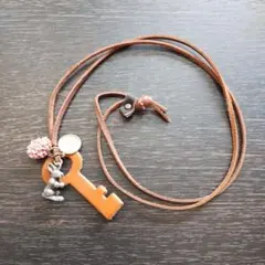 レザー ネックレス 不思議の国のアリス　中古