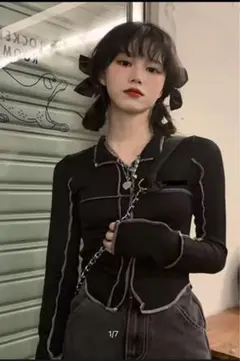 ブラック ストライプ縁取り 長袖トップス