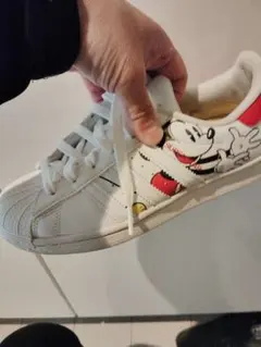 アディダスミッキーマウススニーカー