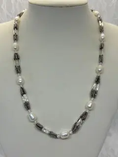 淡水パールと金属ビーズのネックレス　レディースオシャレ