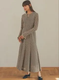 花柄長袖フレアワンピース