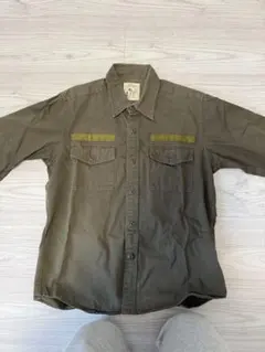 S. オリーブグリーン ポケット付きシャツ
