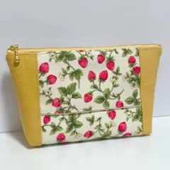 ストローイエローと苺　ティッシュケース ポーチ　ハンドメイド