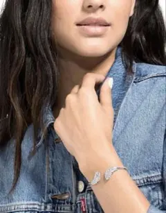 【新品】Swarovski 羽モチーフ バングルMサイズ