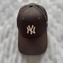 New Era Midi 9Forty NY キャップ ブラウン