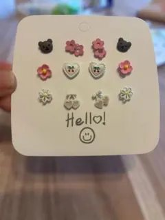 クマと花のデザインピアスセット