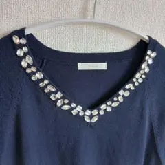 【美品】テチチ Te chichi ビジュー付き Vネック ニット M 濃紺のサムネイル