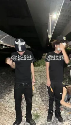 ブラック Tシャツ