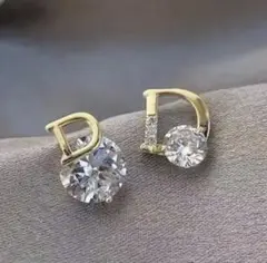 【訳あり】D型クリスタルピアス