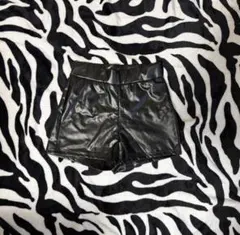 SHEINレザーショートパンツ