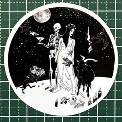 【残り1点】防水ステッカー　丸　ドクロ　月　女性