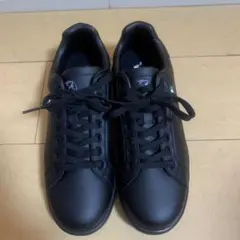 ブラック スニーカー